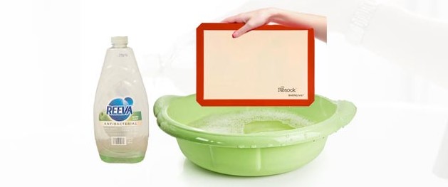 How to Clean Silicone Baking Mats  - step 4 - Soak Silicone Baking Mats and Clean